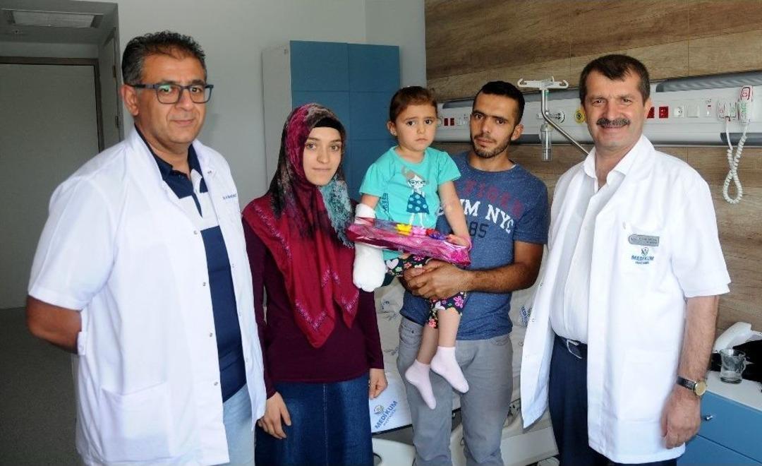 K&uuml;&ccedil;&uuml;k Zeynep Artık Parmaklarını Kullanabilecek