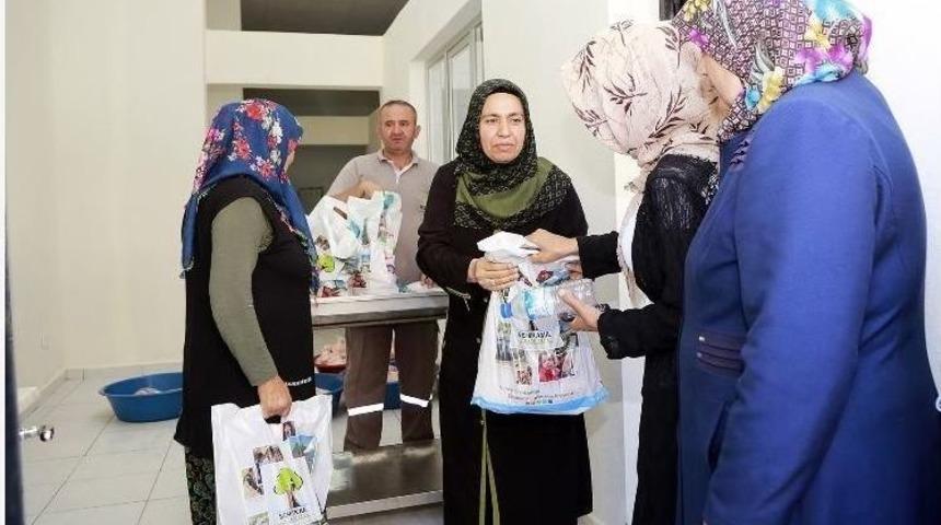 270 Yetimin Ailesine Kurban Eti Dağıtıldı