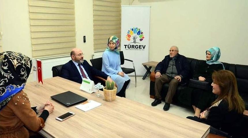Başkan &Ccedil;etinbaş, T&uuml;rgev&rsquo;in Kız &Ouml;ğrenci Yurdu&rsquo;nu Ziyaret Etti