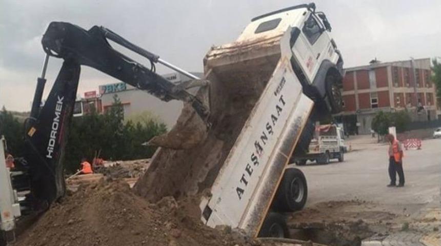 Hafriyat Kamyonu Şaha Kalktı