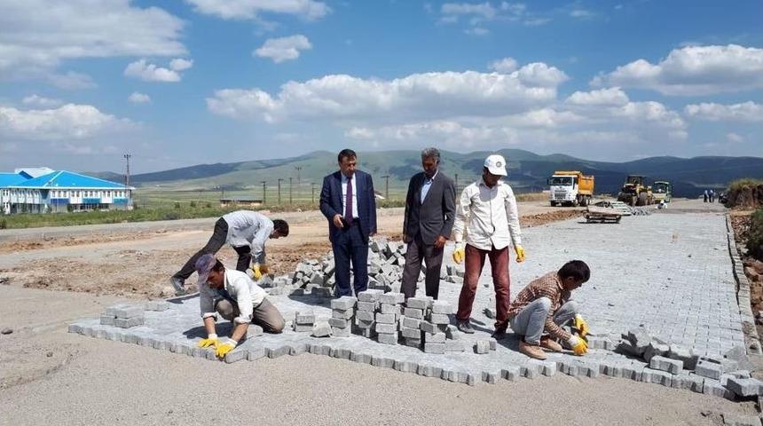 Sarıkamış Belediyesi Oteller B&ouml;lgesinin &Ccedil;evre D&uuml;zenlemesini Yapıyor