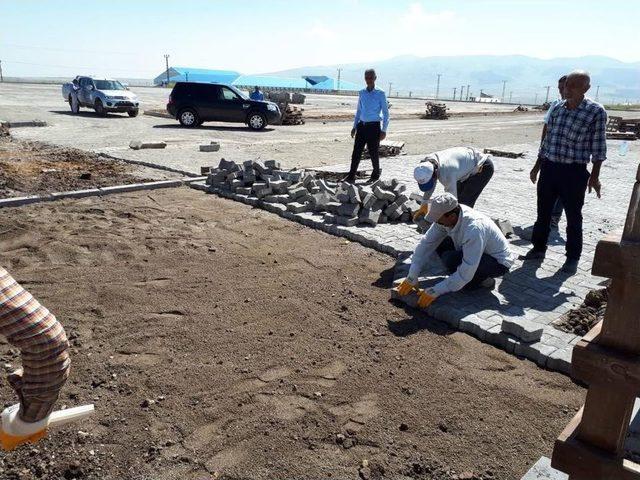 Sarıkamış Belediyesi Oteller Bölgesinin Çevre Düzenlemesini Yapıyor