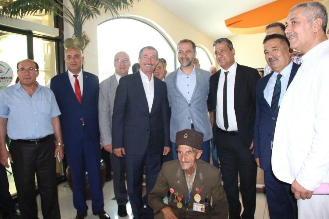 İskenderun&rsquo;da Protokol Halk İle Bayramlaştı