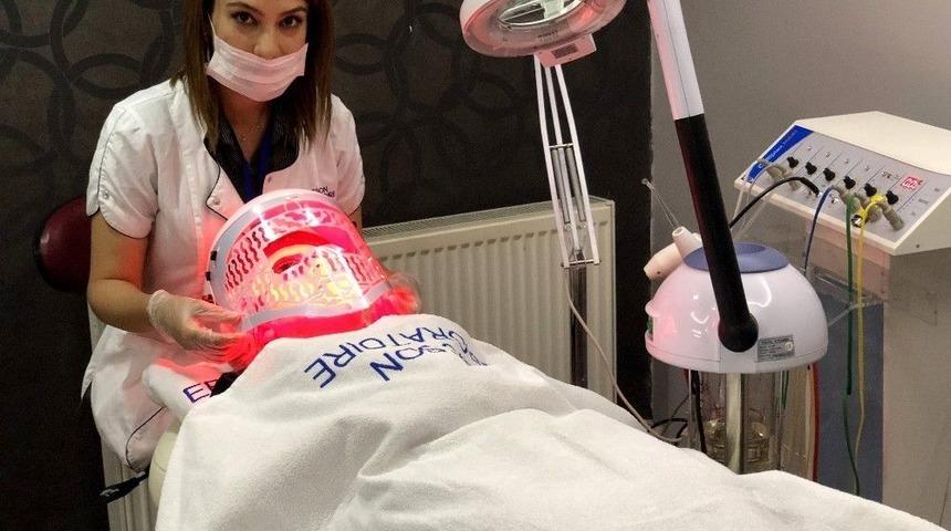 Eslamer&rsquo;de Led Maske Tedavisi