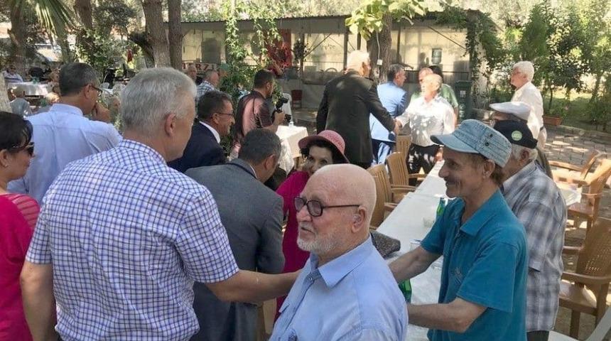 Edremit&rsquo;te Bayramda &Ouml;rnek Dayanışma