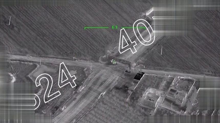 Afrin&rsquo;den &Ccedil;ıkmaya &Ccedil;alışan Halkı Engelleyen İş Makinesi Vuruldu