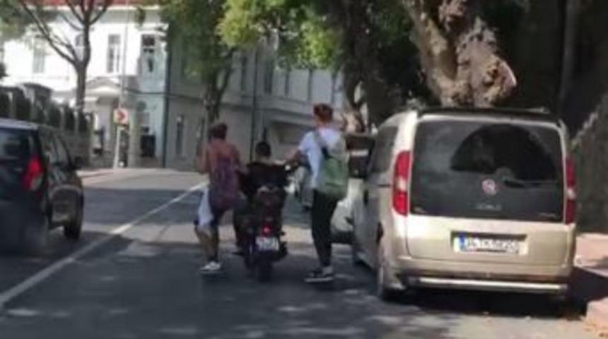 (&ouml;zel)kaykaylı Gen&ccedil;lerin Tehlikeli Yolculuğu