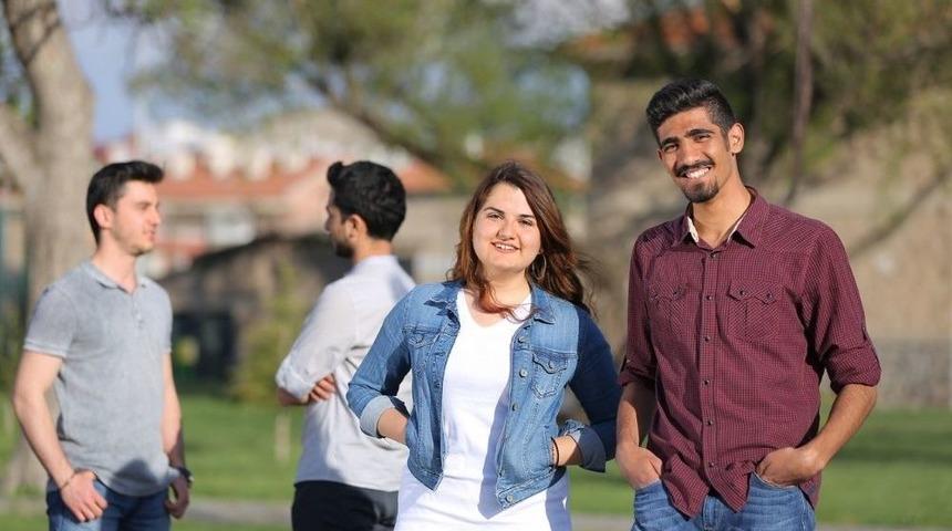 Ag&uuml;, En Başarılı &Uuml;niversiteler Arasında