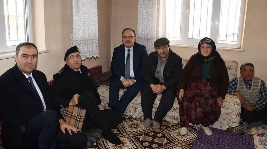 Vali Tutulmaz&rsquo;dan Şehit Ailesine Ziyaret