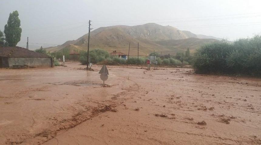 Çorum’daki Aşırı Yağışlar Ulaşımı Adeta Felç Etti