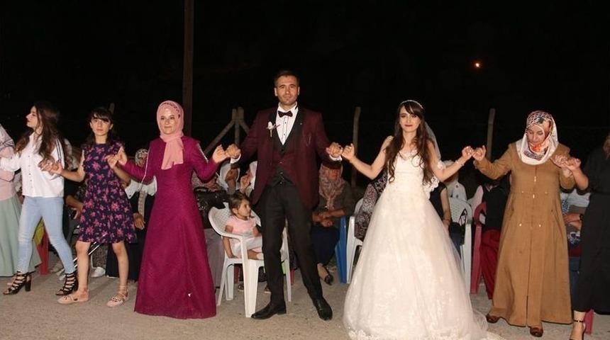 Ay Tutulmasını Halay Çekerek İzlediler