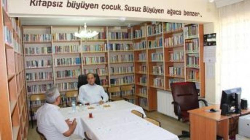 3 Bin N&uuml;fuslu İl&ccedil;ede 12 Bin Kitaplı &Ouml;rnek K&uuml;t&uuml;phane