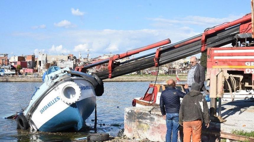 &Uuml;zerine Vin&ccedil; D&uuml;şen Tekne Parampar&ccedil;a Oldu