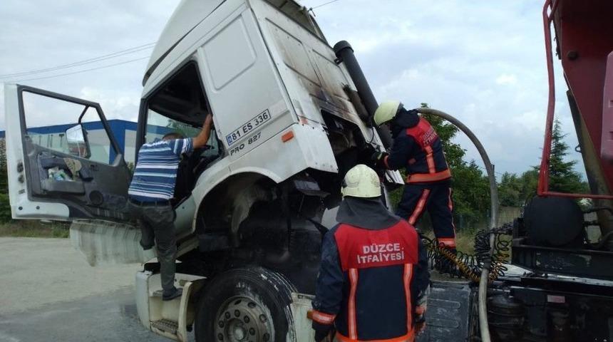 Son Anda Fark Etti Kamyonunu Yanmakta Kurtardı