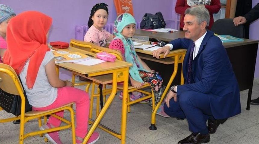 Vali Baruş, Okullardaki Kuran Kurslarını Ziyaret Etti