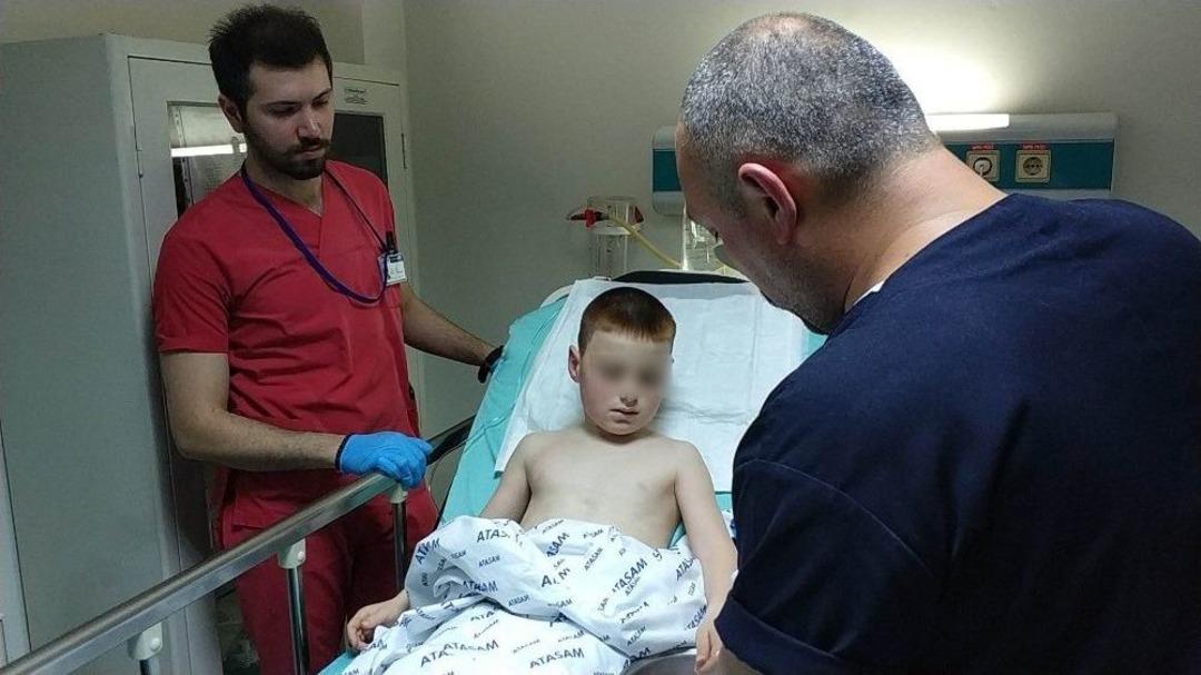 Silahlı Saldırıda Sokakta Oynayan 6 Yaşındaki &Ccedil;ocuk Vuruldu