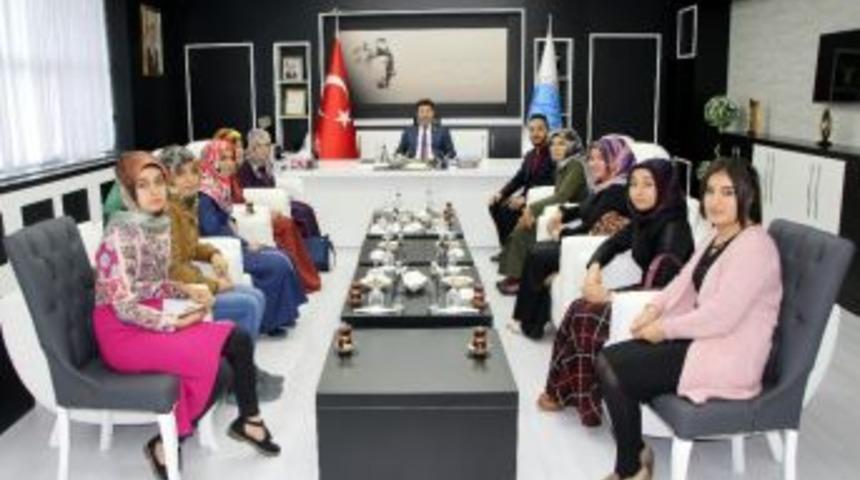 İdealist Gen&ccedil;ler Rekt&ouml;r Karcoşkun&rsquo;u Ziyaret Etti