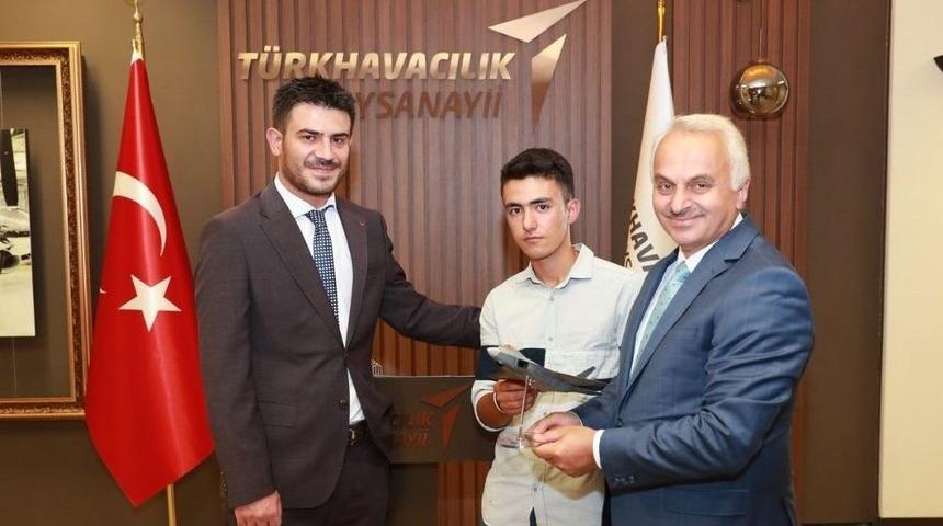 (özel) Hayvan Otlatırken Uçak Mühendisi Olmayı Hayal Eden Öğrenci, Tusaş’ta İşe Başladı