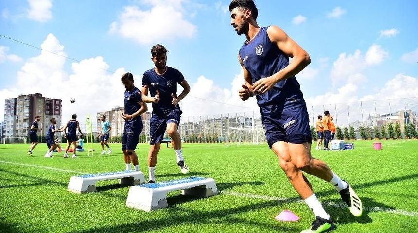 Medipol Başakşehir Yeni Sezon Hazırlıklarını S&uuml;rd&uuml;r&uuml;yor