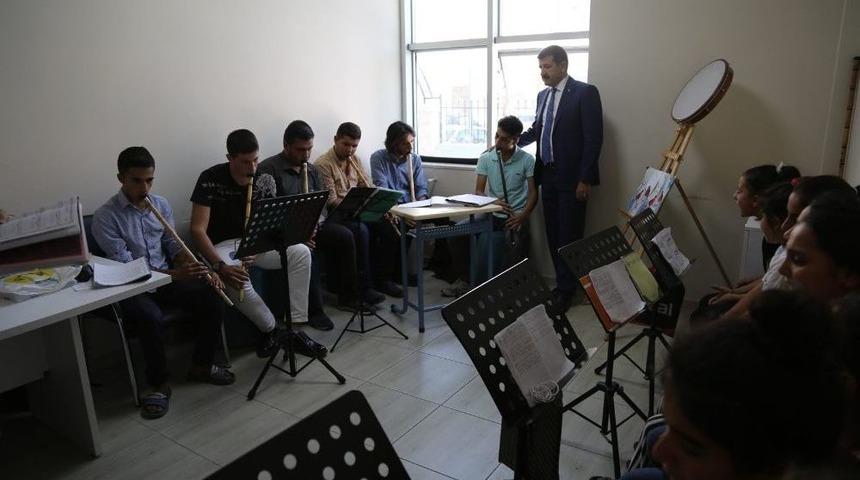15 Temmuz Gençlik Merkezinde Aynı Anda 800 Öğrenci Kurs Görebiliyor