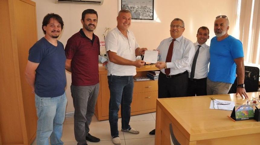 Yamaç Paraşütü Pilotlarından Mehmetçik Vakfı’na Destek