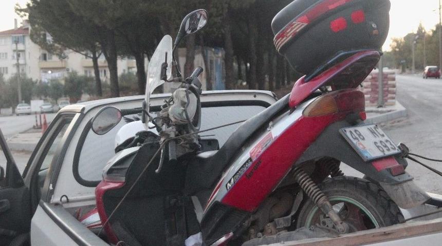 Motorla Otomobil Kafa Kafaya Çarpıştı; 1 Yaralı