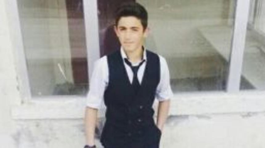 Devrilen Trakt&ouml;r&uuml;n Altında Kalan Lise &Ouml;ğrencisi &Ouml;ld&uuml;