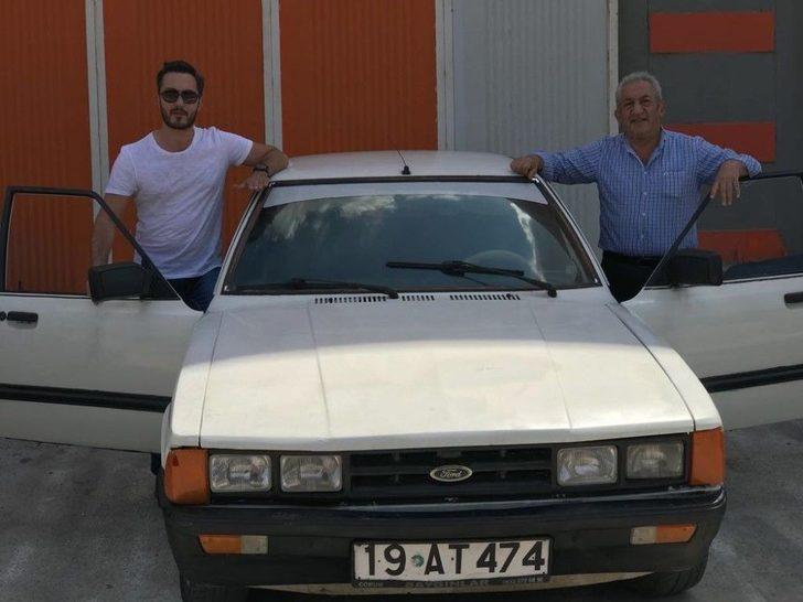 30 Yıl Önce Satılan 12 Yıl Samanlıkta Bekleyen Otomobili Bulup Babalarına Hediye Ettiler G2