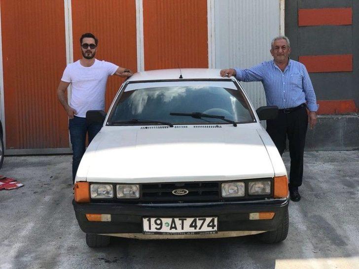 30 Yıl Önce Satılan 12 Yıl Samanlıkta Bekleyen Otomobili Bulup Babalarına Hediye Ettiler G5