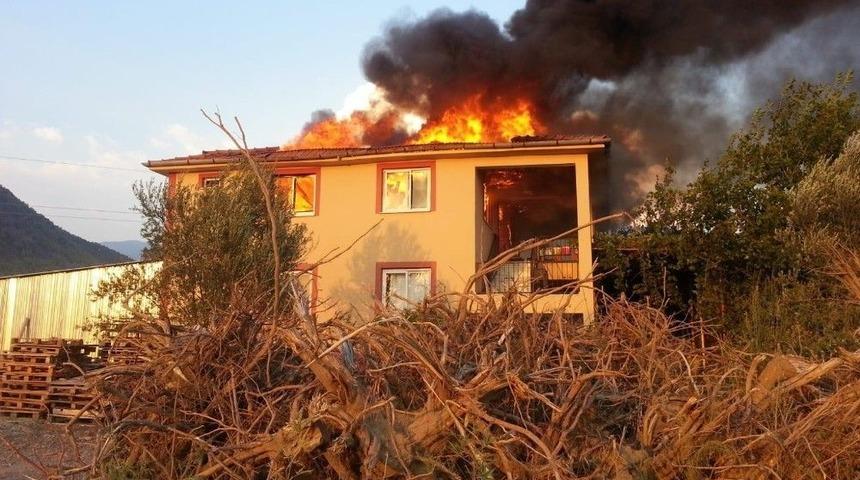 K&ouml;yceğiz&rsquo;de Ev Yangını