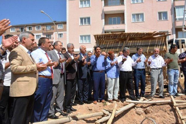 Vali Kaban Cami Temel Atma Törenine Katıldı