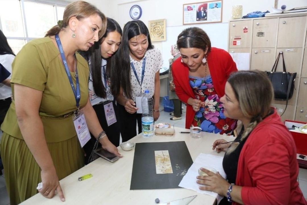 Azerbaycanlı Yerel Y&ouml;netici Kadınlar Ko-mek&rsquo;e Hayran Kaldı