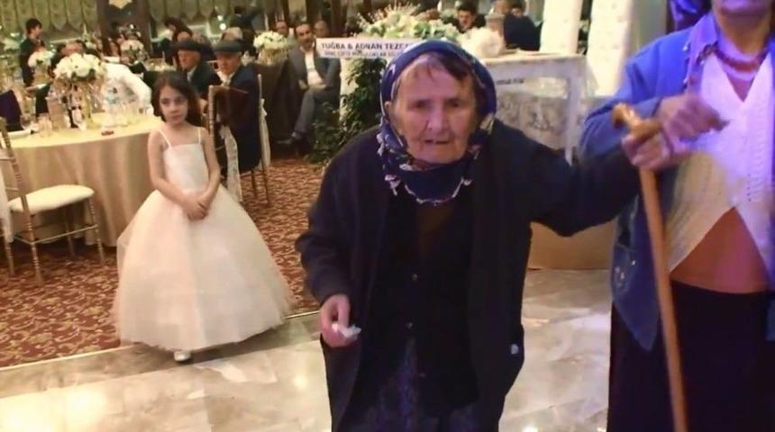 Yaşlı Nine Bastonuyla &rsquo;keskin Ağırlaması&rsquo; Oynadı