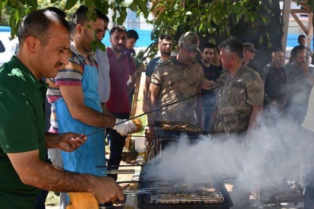 Vali Sonel, Pöh’lere Mangal Yaptı