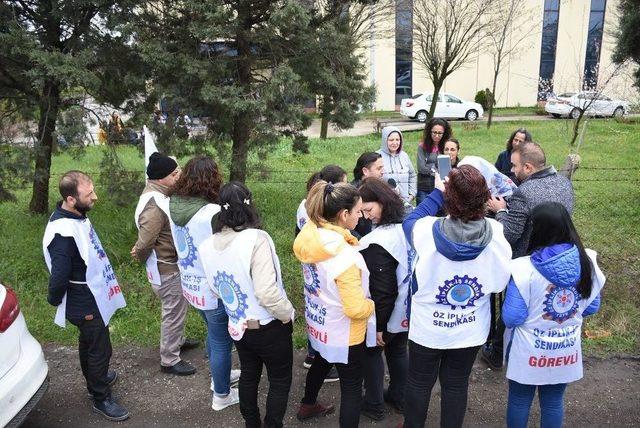 Öz İplik İş Sendikası’ndan İşten Çıkarılan İşçilere Destek