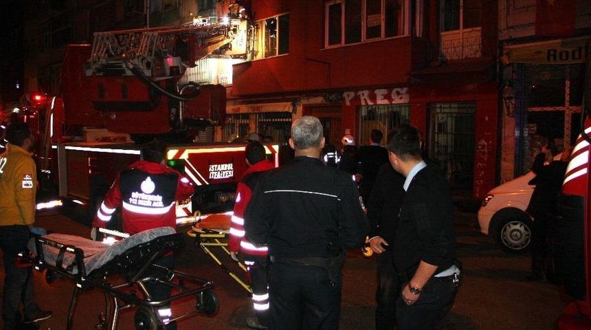 Fatih&rsquo;te Yangın: Mahsur Kalanlar Pencereden Atladı