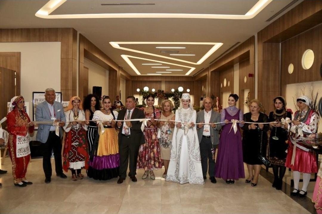 D&uuml;nyanın Kahve K&uuml;lt&uuml;r&uuml;n&uuml; Yansıtan Antika Fincanlara Yoğun İlgi