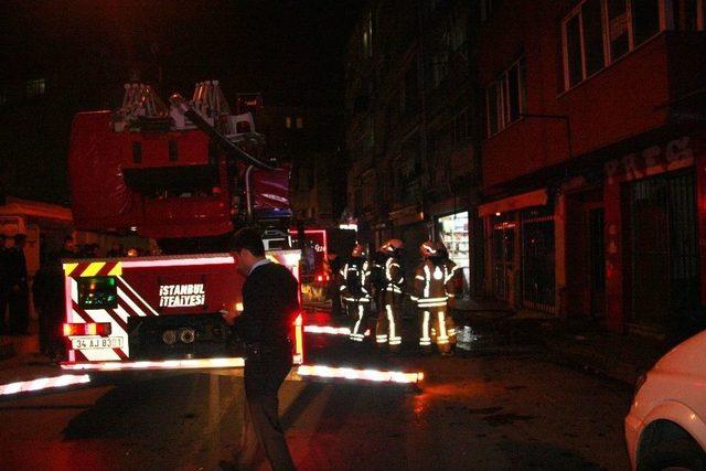 Fatih’te Yangın: Mahsur Kalanlar Pencereden Atladı