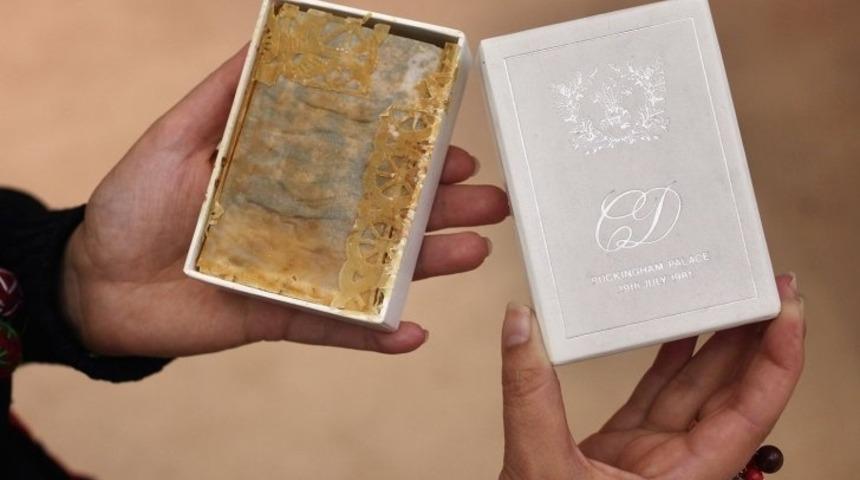 Prenses Diana'nın Bile Olsa, 34 yıllık Pasta Yenir Mi?