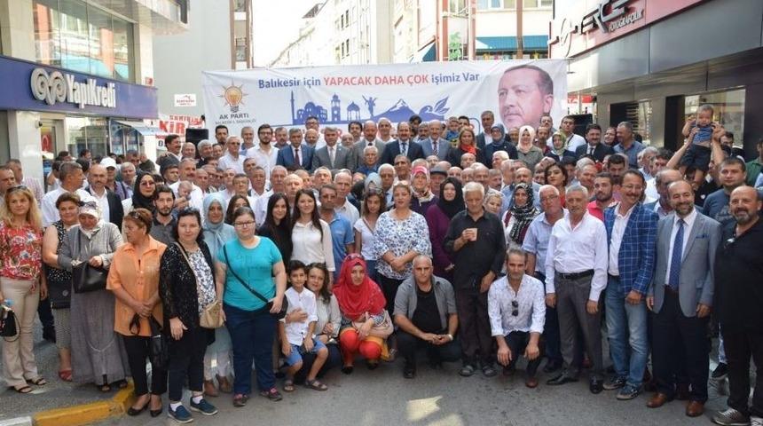 Ak Parti’den Miting Gibi Bayramlaşma