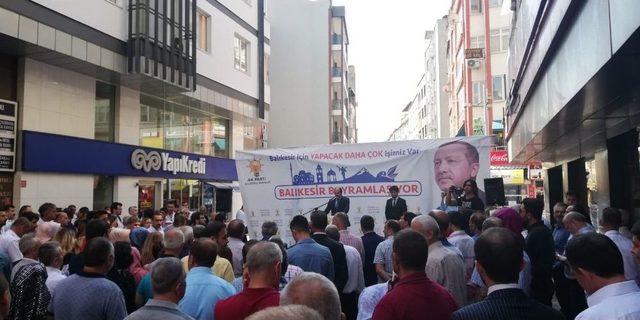 Ak Parti’den Miting Gibi Bayramlaşma