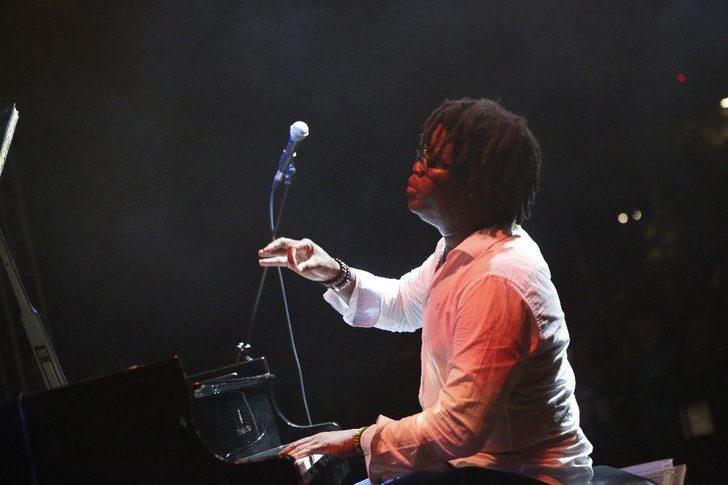 Antalya Sahilinde Küba Rüzgarı Esti G3