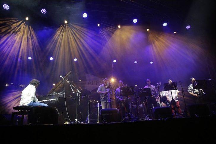 Antalya Sahilinde Küba Rüzgarı Esti G5