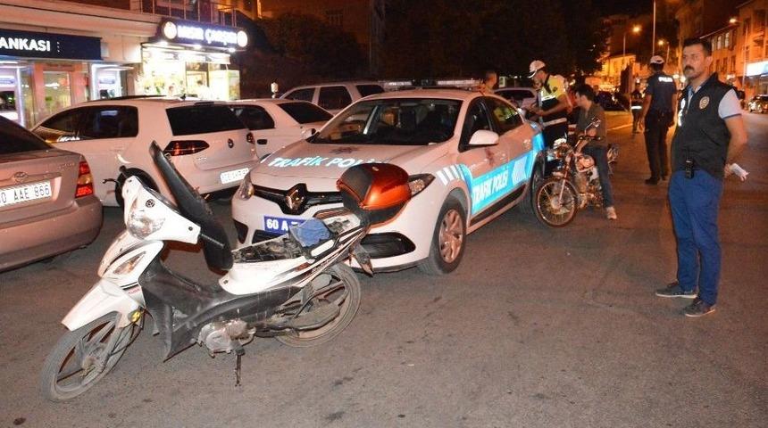 Niksar&rsquo;da Polis, Motosikletleri Denetledi