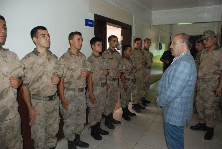 Vali Ustaoğlu’dan Üs Bölgelerine Bayram Ziyareti G2