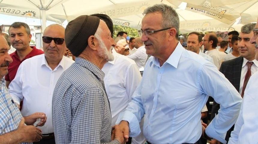 Gebzeliler Kent Meydanında Kucaklaştı