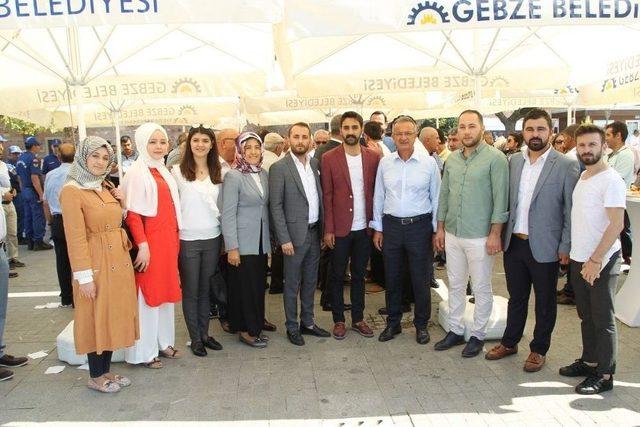 Gebzeliler Kent Meydanında Kucaklaştı