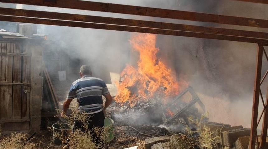 Karaman’da Tutuşan Tahta Parçaları Korkuttu