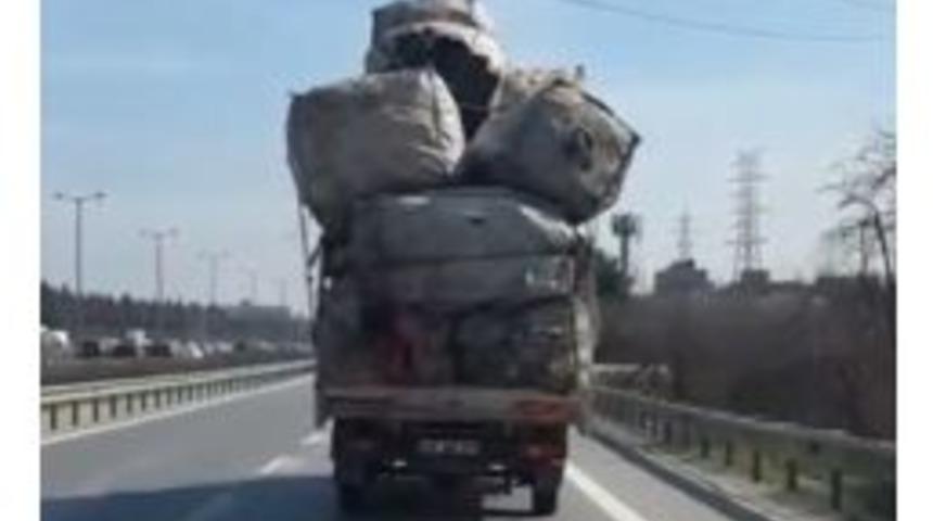 (&ouml;zel) İstanbul&rsquo;da Aşırı Y&uuml;kl&uuml; Kamyon Tehlike Sa&ccedil;tı