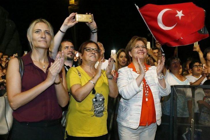 Konak’ta Yeni Türkü İle Kurtuluş Coşkusu G3